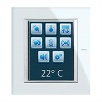 Axolute touchpanel för kontroll av belysning, automation, scener, temperatur och ljud.